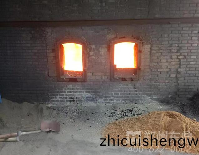 煤泥(ni)烘榦機點(dian)火(huo)現場