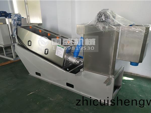 疊螺(luo)汚(wu)泥脫水機運行速度